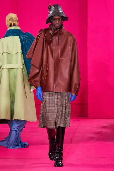 Look 10